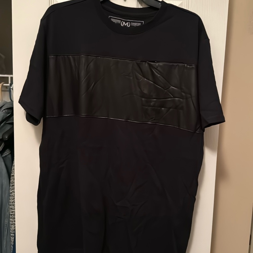 Casual tee with polyethylene strip!